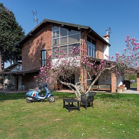 مبيت وإفطار Pombia Cascina Cattabreghetta المظهر الخارجي الصورة