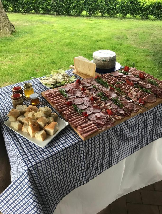 مبيت وإفطار Pombia Cascina Cattabreghetta المظهر الخارجي الصورة