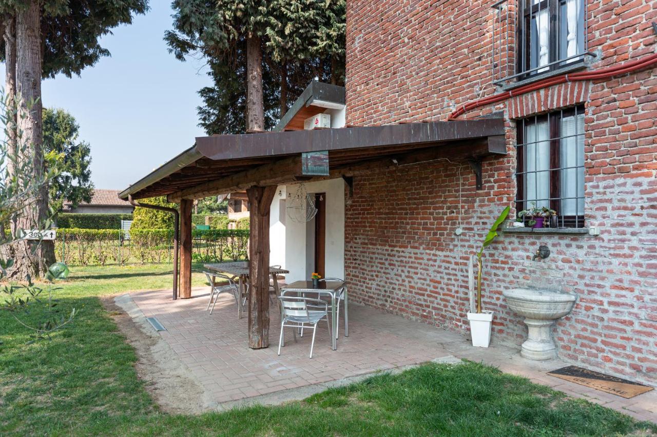 مبيت وإفطار Pombia Cascina Cattabreghetta المظهر الخارجي الصورة
