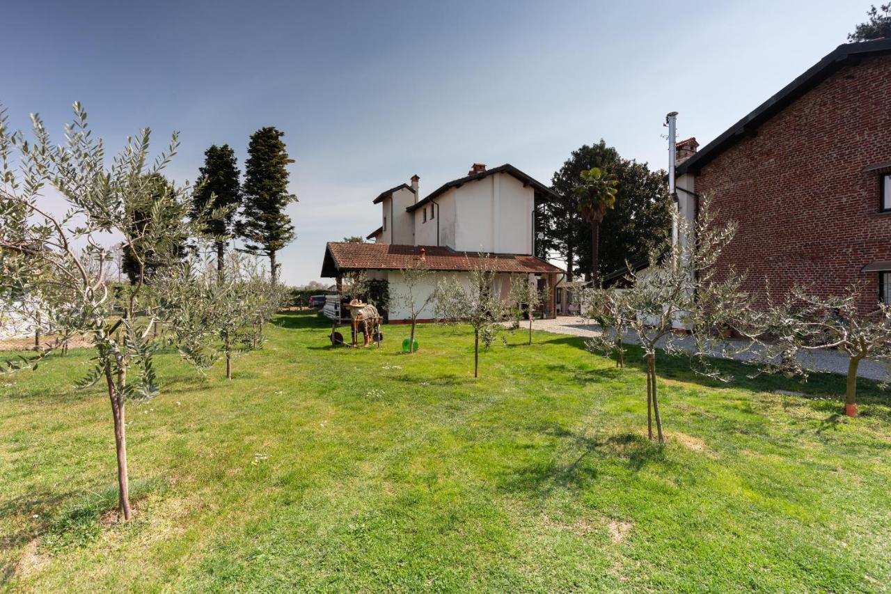 مبيت وإفطار Pombia Cascina Cattabreghetta المظهر الخارجي الصورة